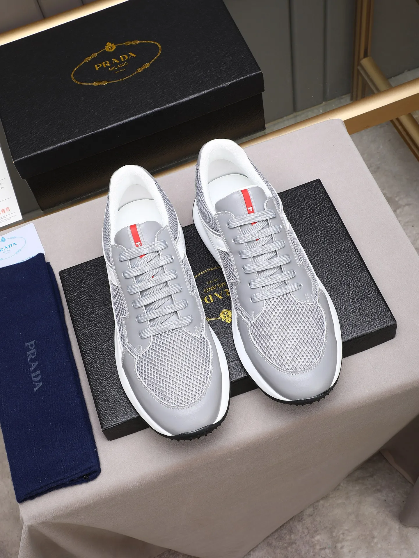 Men's shoes 💰460 Prada/Prada's new men's casual sports shoes, low-top lace-up sports shoes, fashionable and generous style, made of first-layer cowhide stitching and breathable mesh, soft, comfortable and breathable, tongue letter LOGO, finely crafted details, lightweight foam sole, fashionable and versatile! Size: 38-44 (45 customized)